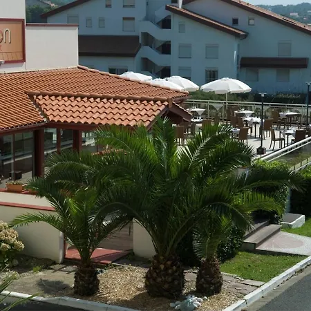 Ibis Styles Готель Біарріц