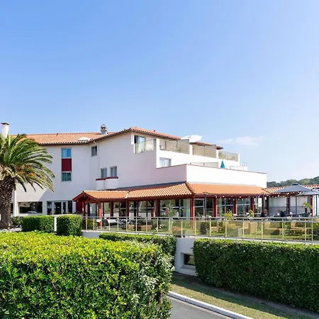 Ibis Styles Готель Біарріц